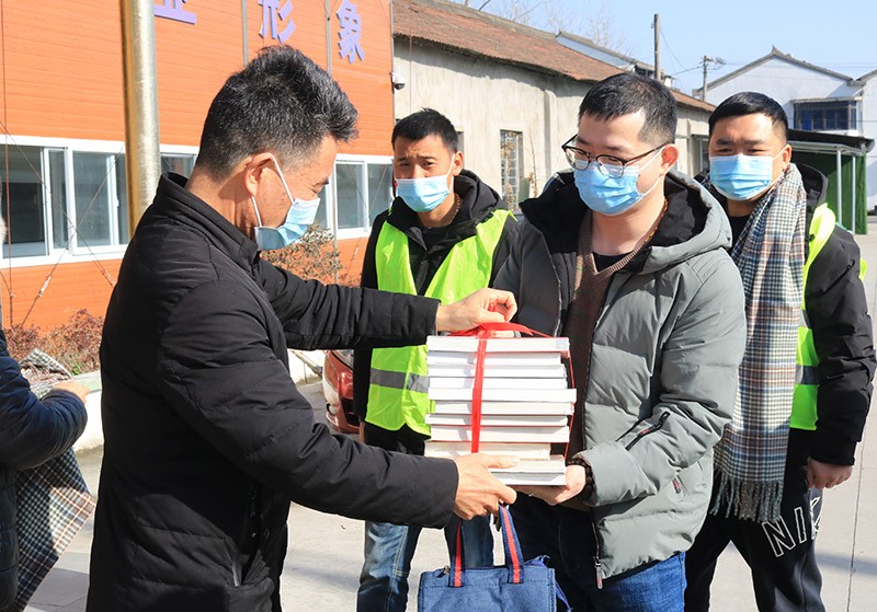 鼓樓街道領(lǐng)導(dǎo)對(duì)一線職工進(jìn)行過年慰問